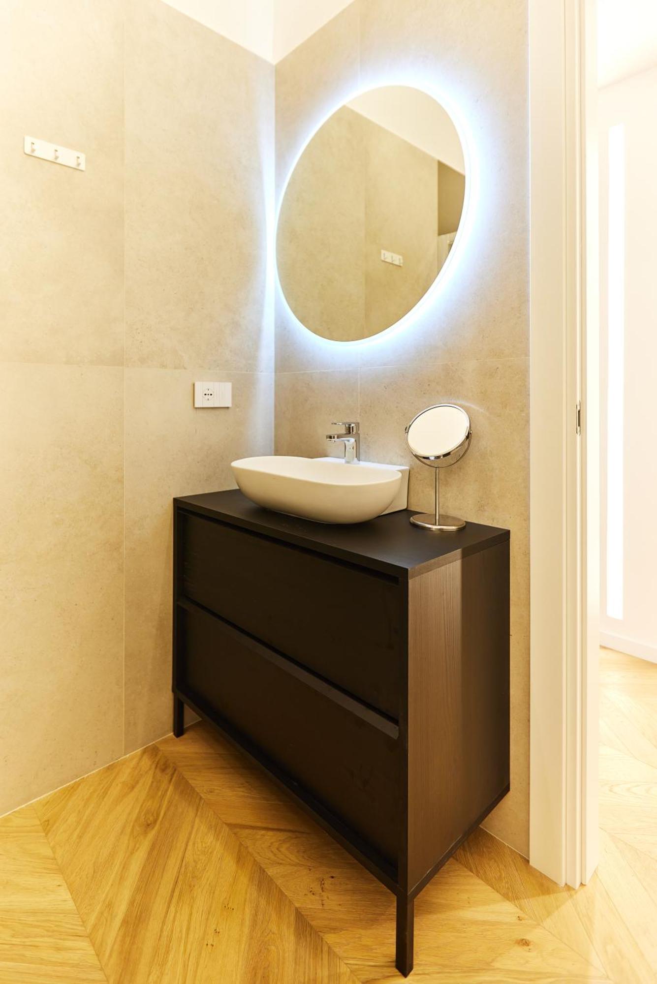 Duomo Imperial Suits - Modern And Comfortable * Milan